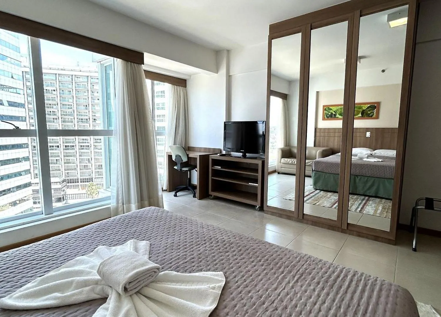 Sm1116 Apart Hotel Em Andar Alto Regiao Central Brasilia Apartment